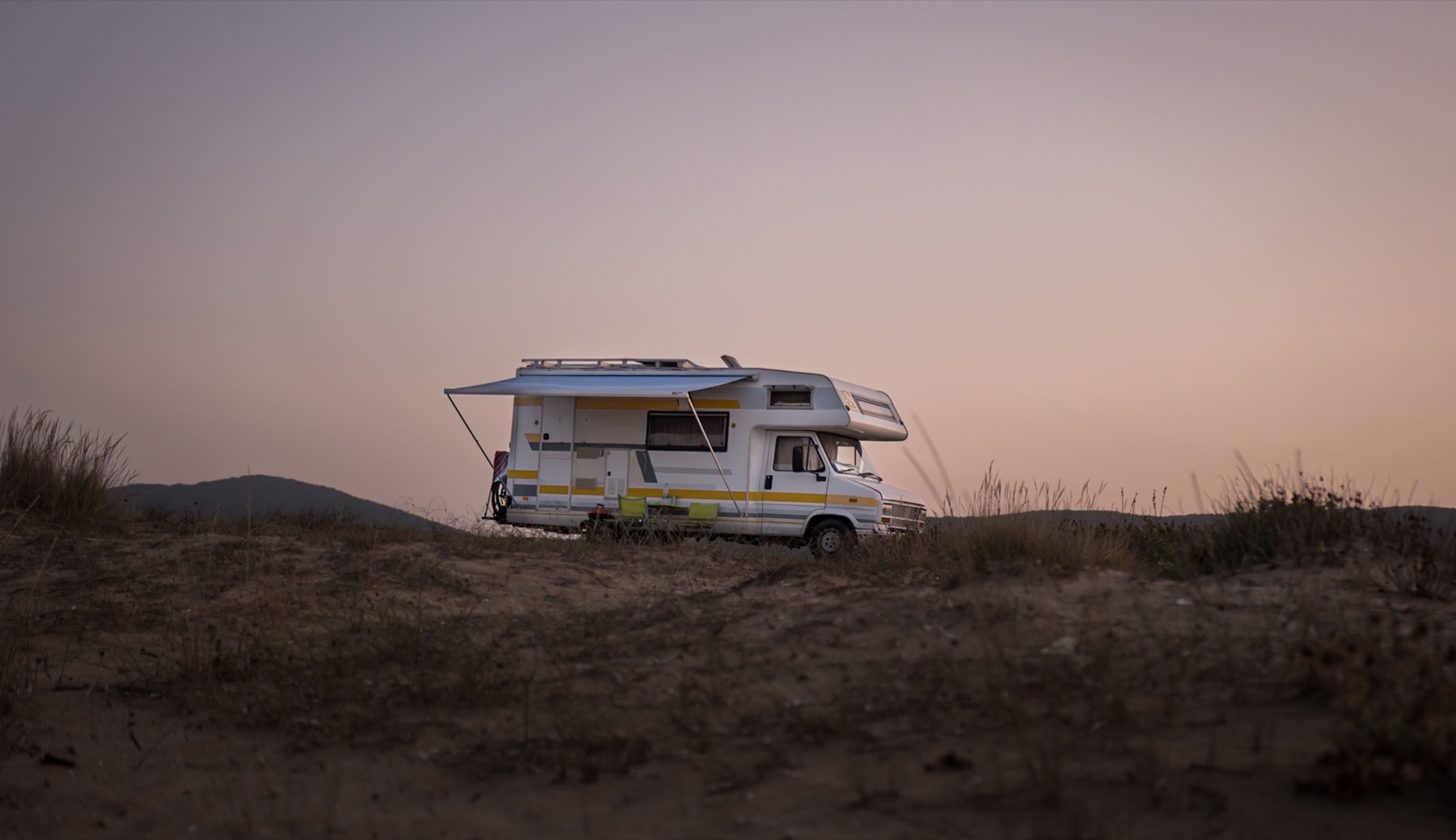 RV au coucher du soleil